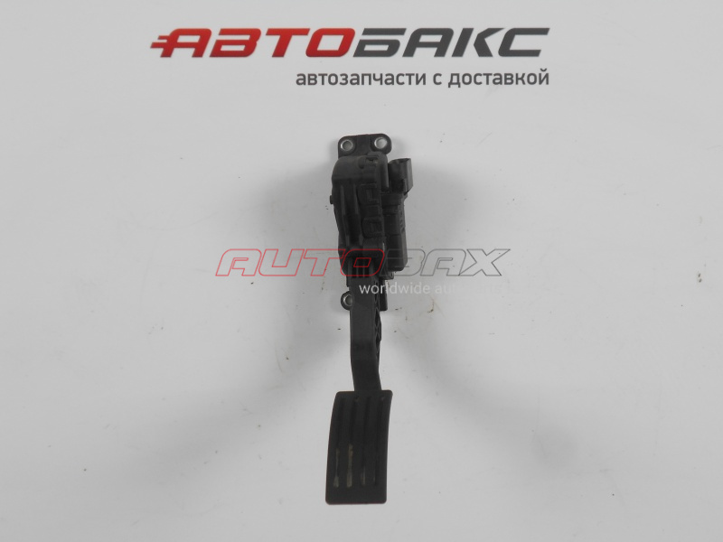Gas Pedal V50 2004>