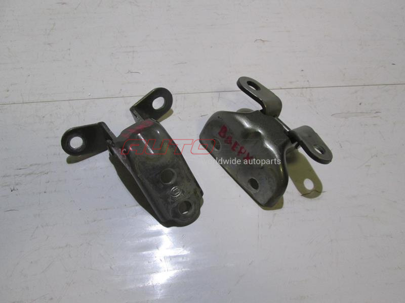 Rear Left Door Hinge ix35/Tucson 2010>